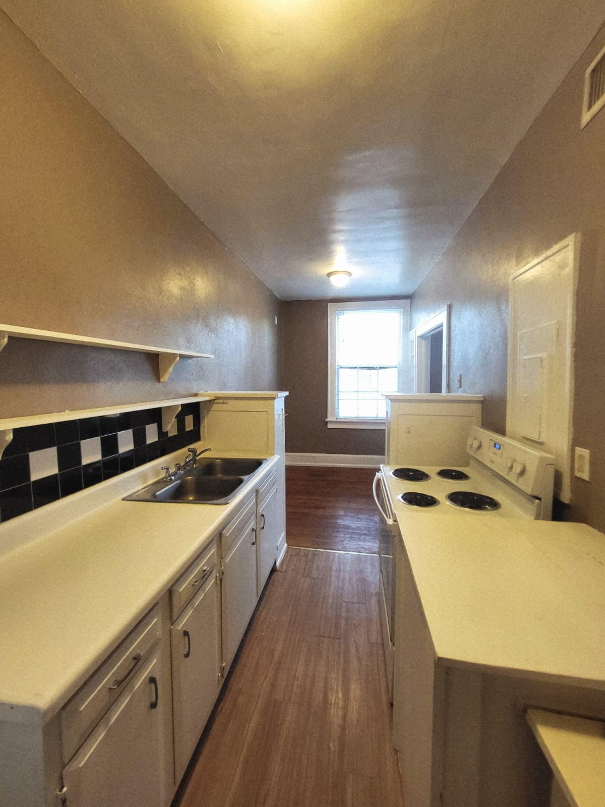 Building Photo - 1308 Willow Branch Ave