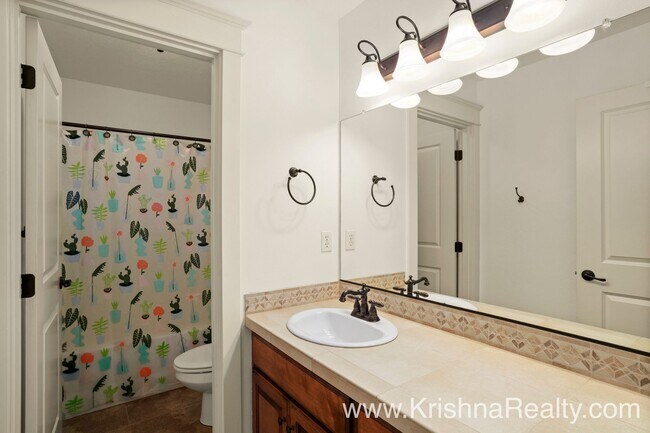 Building Photo - Stunning 4 BD* 2.5 BA* Single Family Home ...
