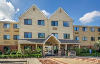 Building Photo - Furnished Studio-Charleston - Airport