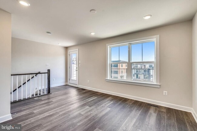 Building Photo - 103 Pleasant St NW