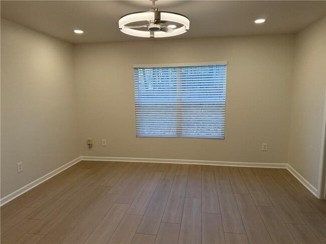 Building Photo - 3317 Fernview Dr