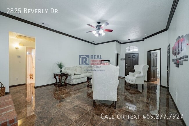 Building Photo - 2825 Beverly Dr