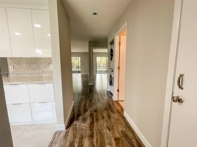 Building Photo - 228 Lakeside Cir