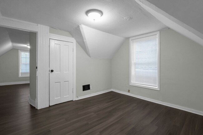 Building Photo - 1032 E 17th Ave