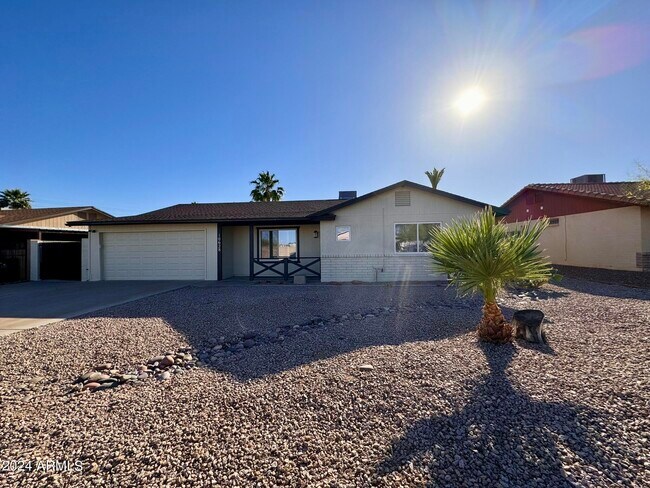 Building Photo - 10628 S 44th Pl