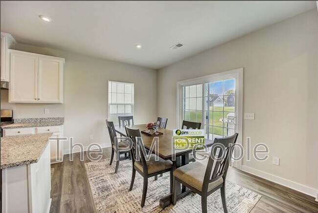 Building Photo - 32 Wiltshire Cir