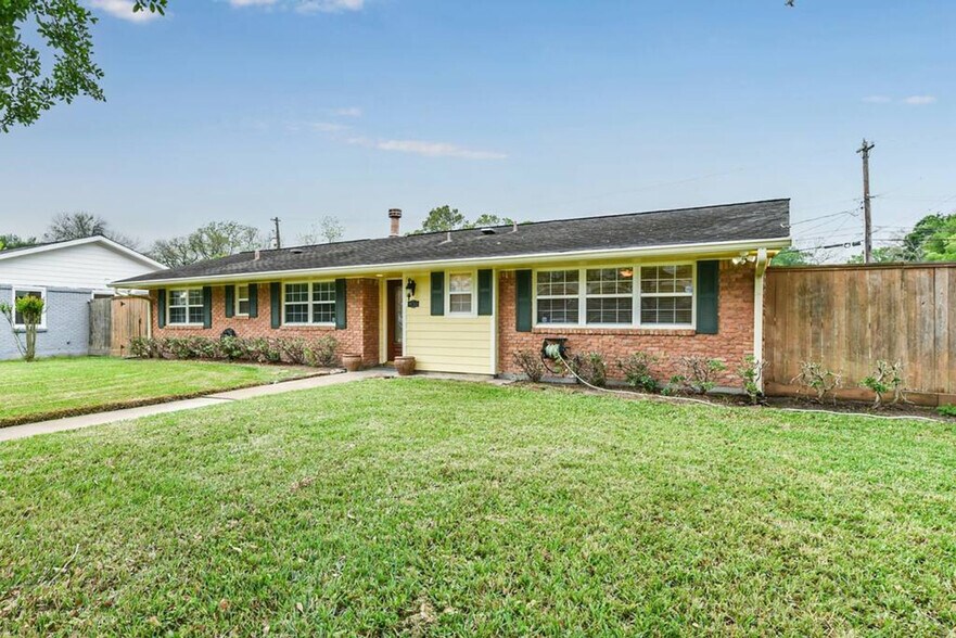 Building Photo - 9712 Long Branch Ln