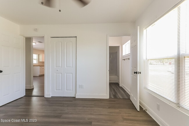 Building Photo - 674 23rd Pl SW