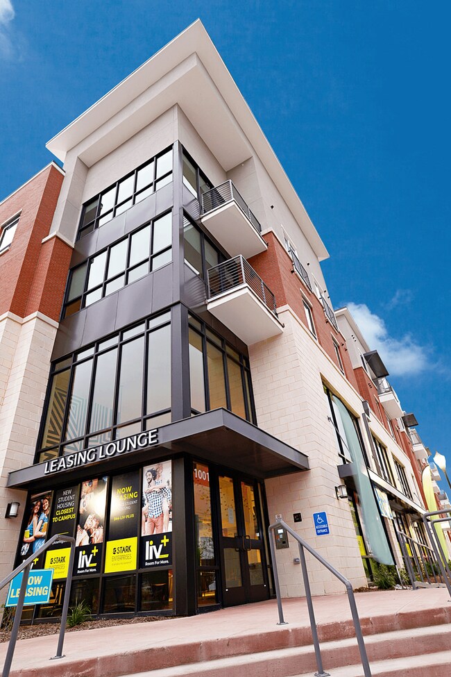 Building Photo - 1001 S Center St