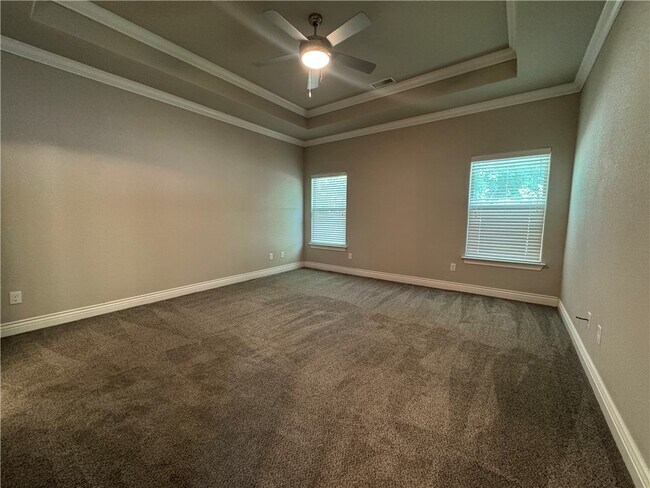 Building Photo - 1800 SW Riverstone Rd