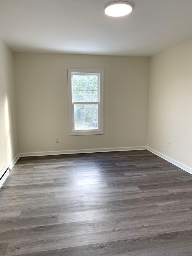 Building Photo - Newly renovated 4 bed/2.5 bath single fami...