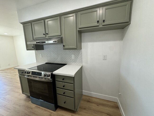 Building Photo - Beautiful 2 Bedroom 1 Bathroom for Rent in...