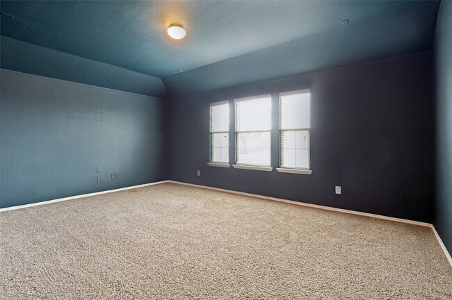 Building Photo - 1305 Lone Pine Dr