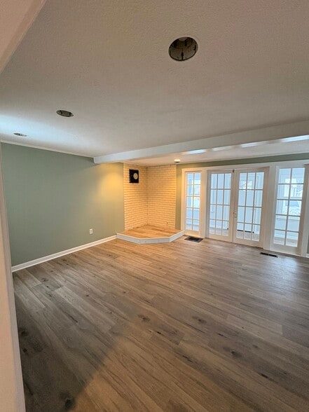 Building Photo - 66 Sea View Ave