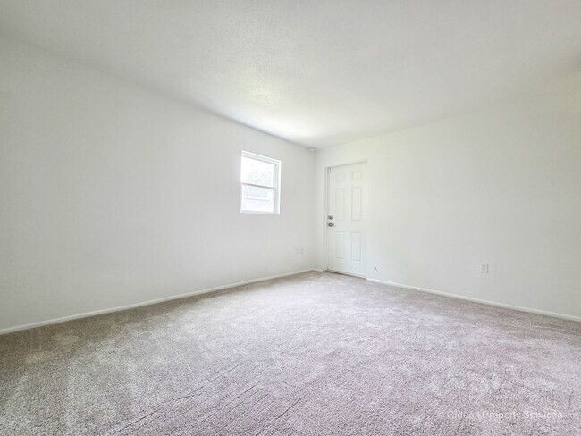 Building Photo - 711 SW 75th St