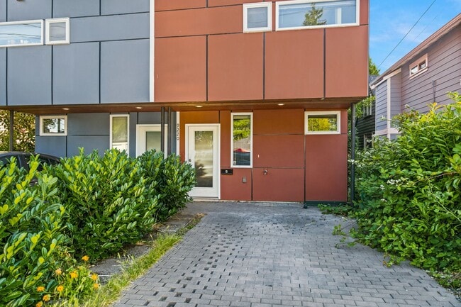 Building Photo - 9220 35th Ave SW