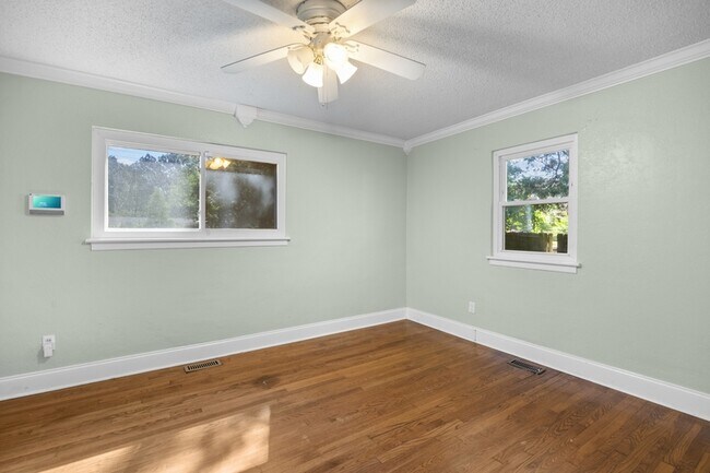 Building Photo - 1204 Fontana Ave