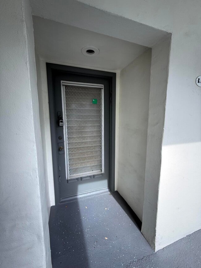 Building Photo - 514 Piedmont K