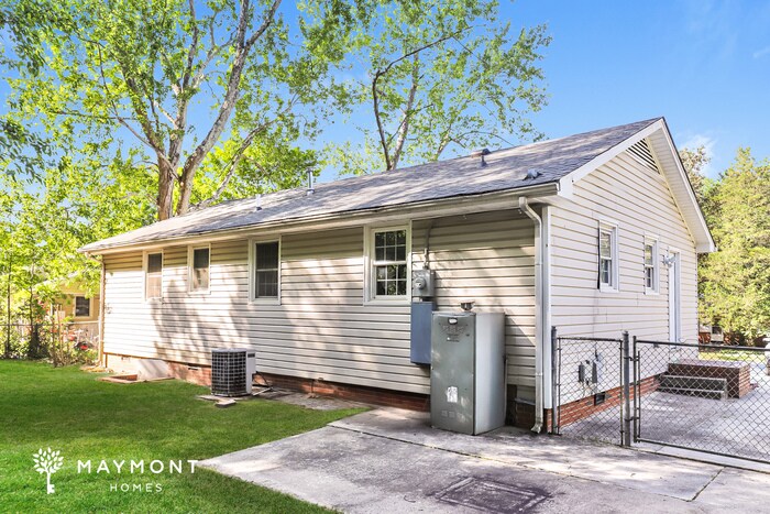 Building Photo - 2616 Shady Lawn Dr