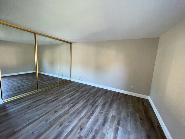 Building Photo - Beautiful Bel-Air floor plan on the Golf C...