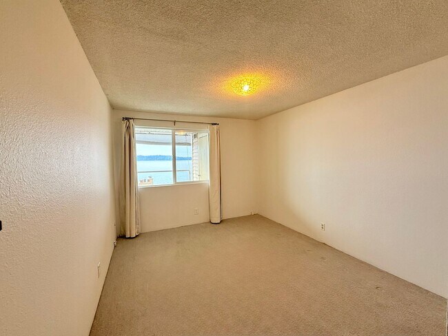 Building Photo - West Seattle Waterfront Condominium ~ West Beach Condominium