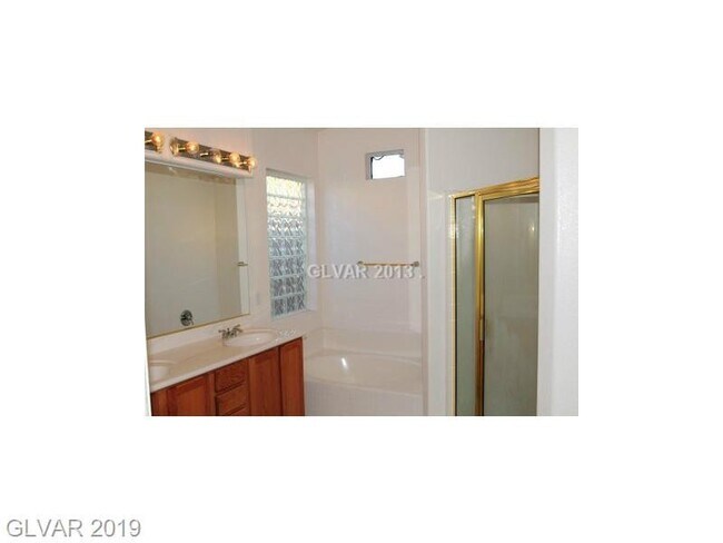 Building Photo - Single Story - 3 bed home located in Hende...