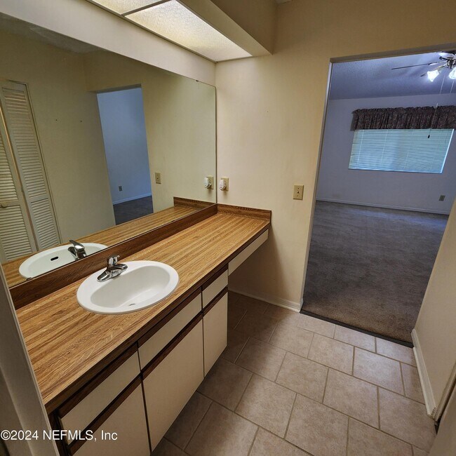 Building Photo - 7623 Baymeadows Cir W