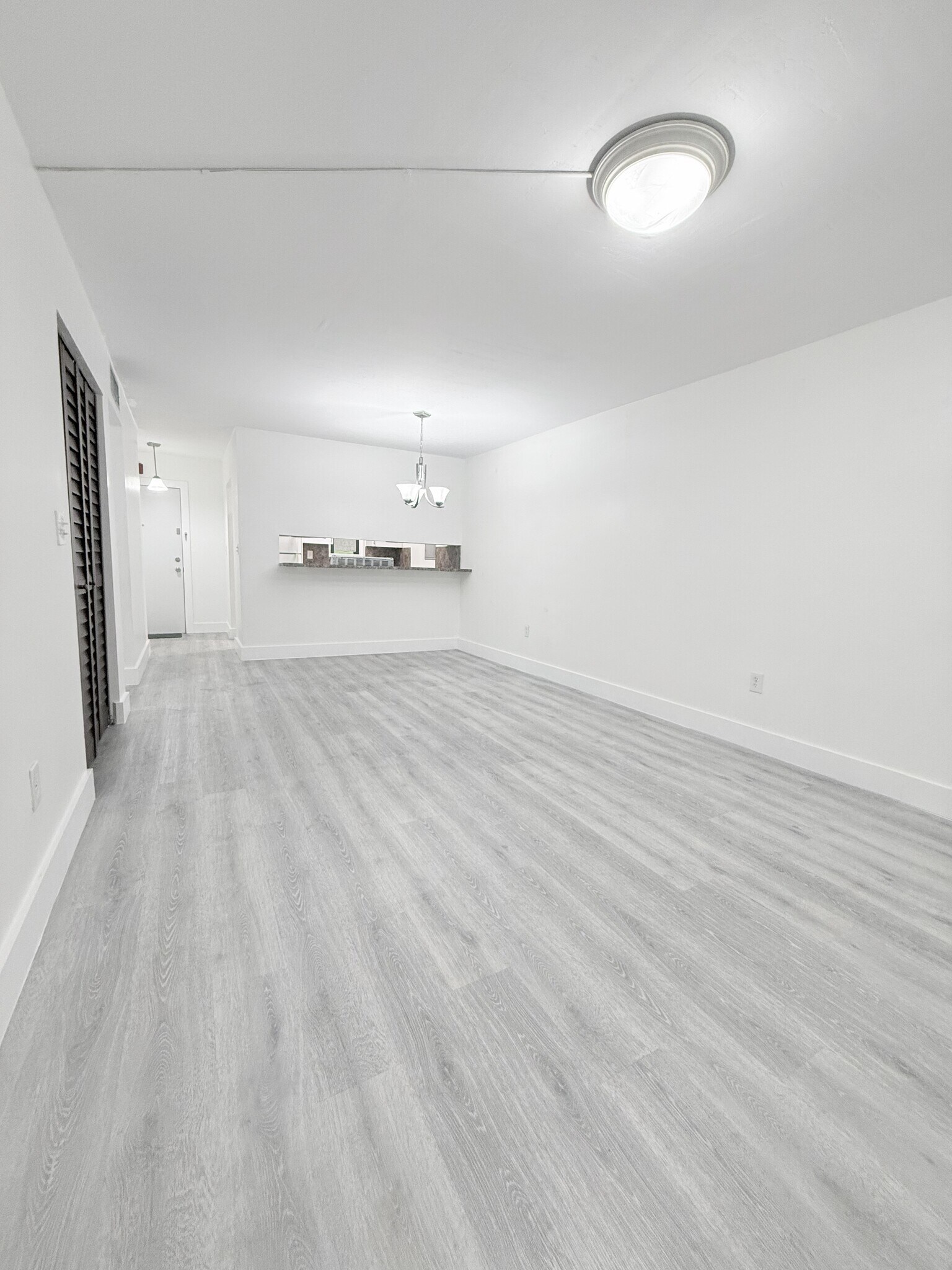 Building Photo - 145 SW 30th Ct