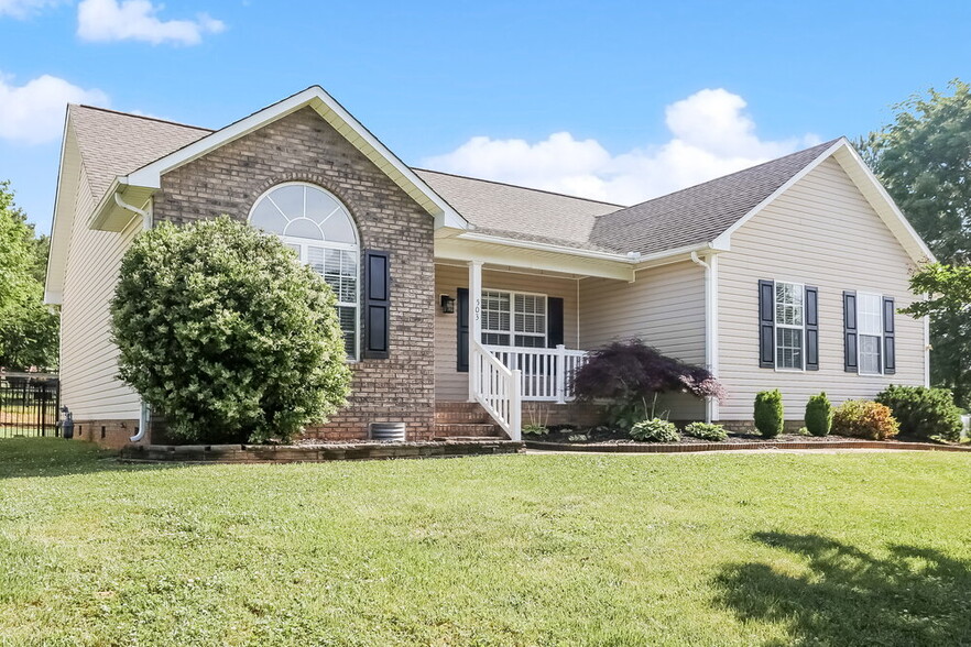 Building Photo - 503 Riverglen Dr NW