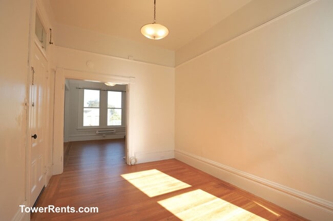 Building Photo - 38A Sharon St