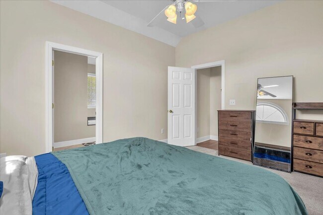 Building Photo - 38 Castle Bay Dr