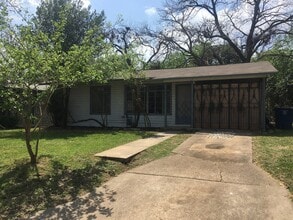 Building Photo - ***BUNGALOW IN THE HEART OF 78704***