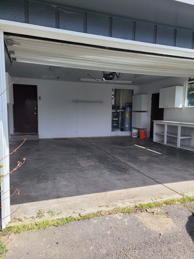 Building Photo - 3 bedrooms 2 bath