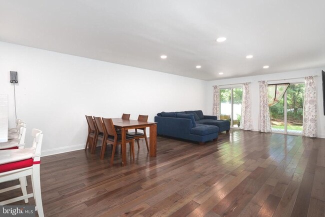 Building Photo - 211 Ross Stevenson Cir