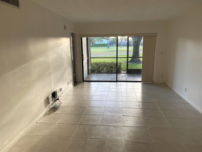 Building Photo - 12962 Briarlake Dr