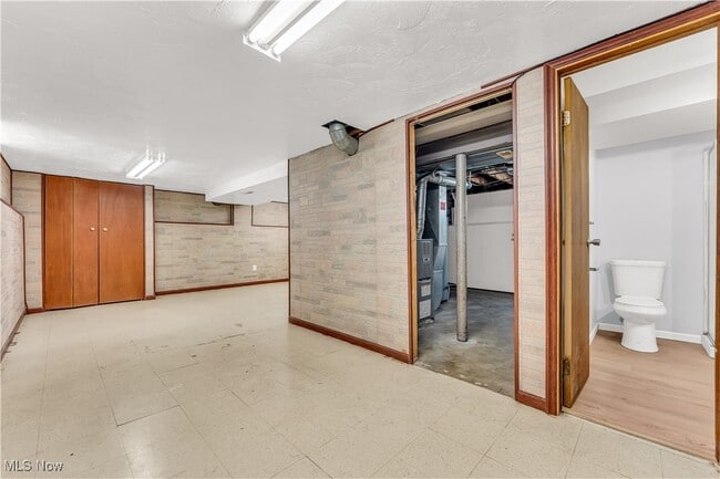 Building Photo - 1104 Hillsdale Rd