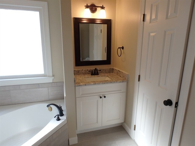 Building Photo - 901 Birkdale Dr