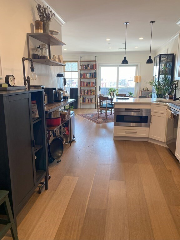 Building Photo - 163 Leyden St