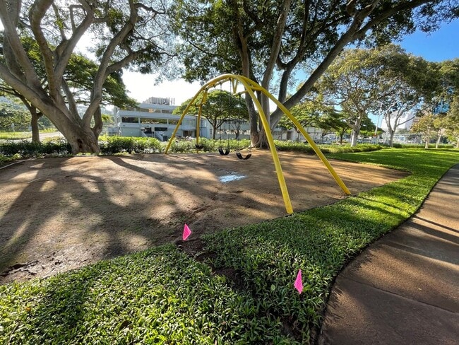 Building Photo - Queen Emma Gardens! Prince Tower! 1st floor Studio unit available now!