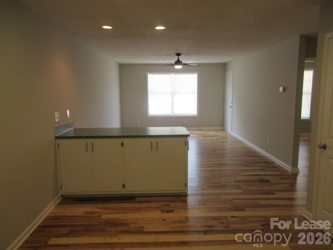 Building Photo - 822 Horseshoe Lake Rd