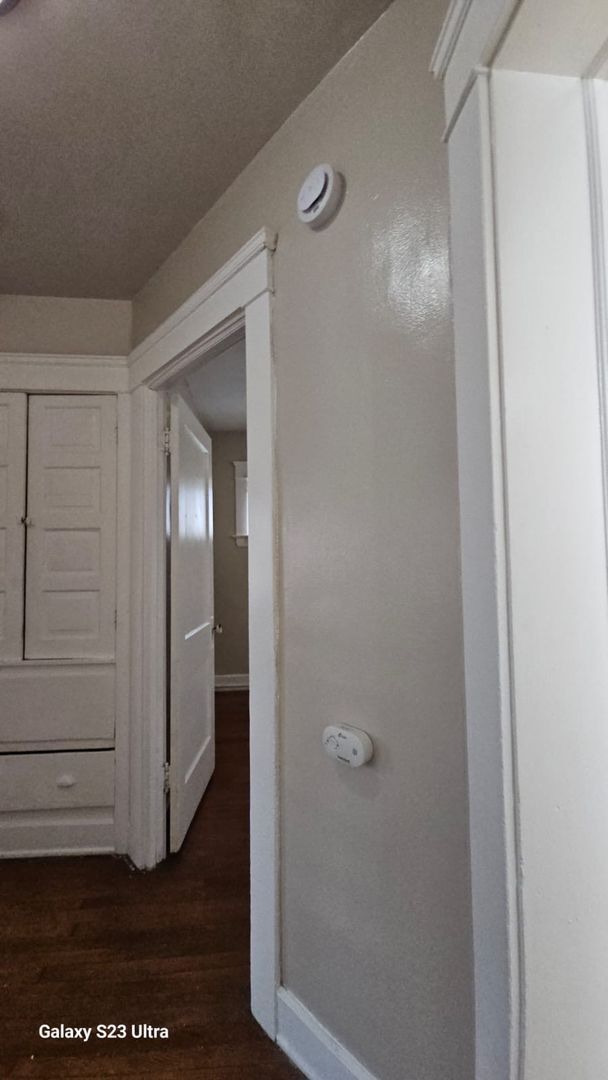 Building Photo - Charming 3-Bedroom Property in Prime Location