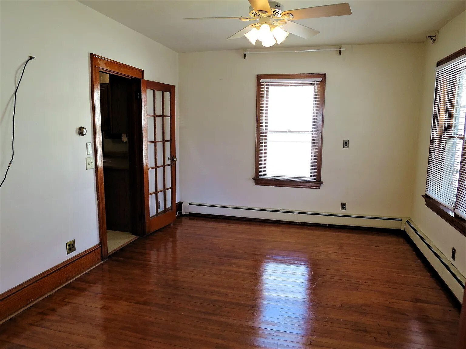 Building Photo - 208 Main St