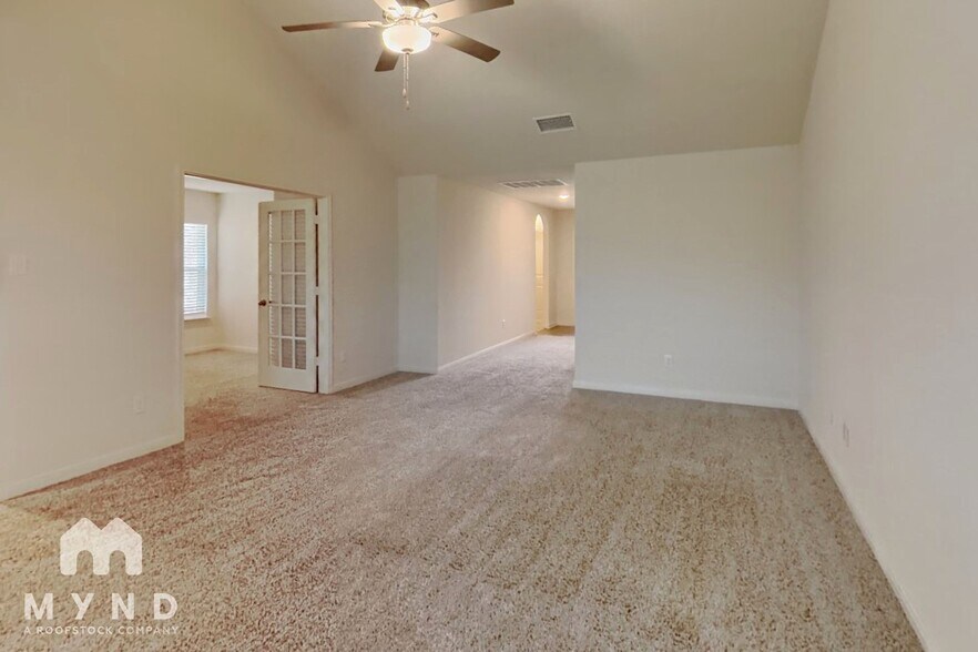 Building Photo - 526 A D Crain St