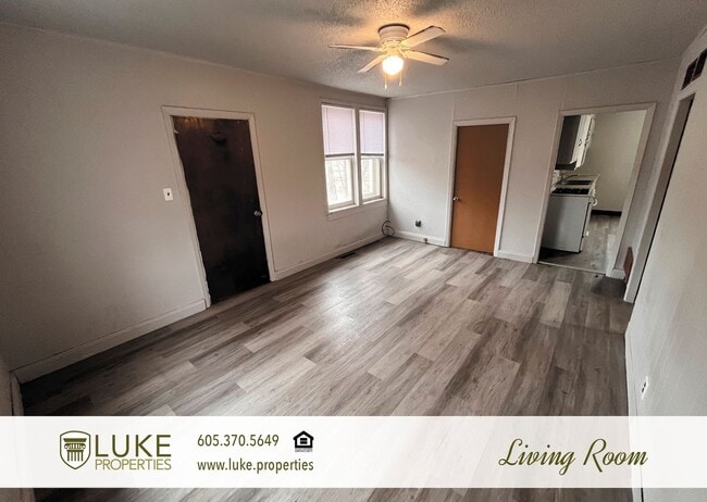 Building Photo - 320 S Dakota St