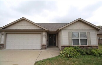 Building Photo - Ranch Style House...3 Bedroom 2 Bath