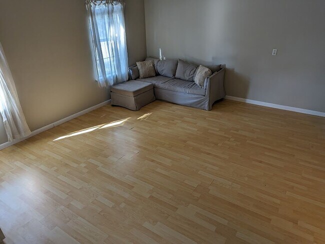 Building Photo - Adorable 3 BD 1 BA House 5 Min to Downtown Springdale