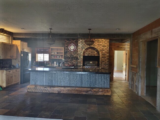 Building Photo - 256 E Fork Big Sandy Rd