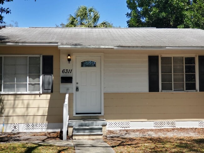 Building Photo - Two Bedroom House with carport