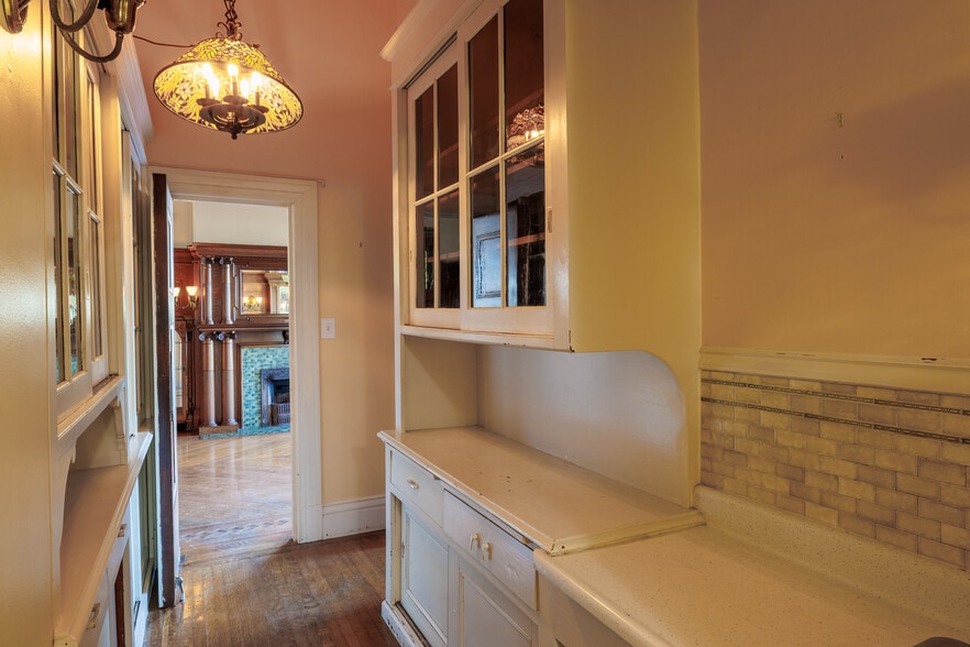BUTLER'S PANTRY WITH LOTS OF CABINET SPACE & BARTENDER'S SINK - 2398 Broadway