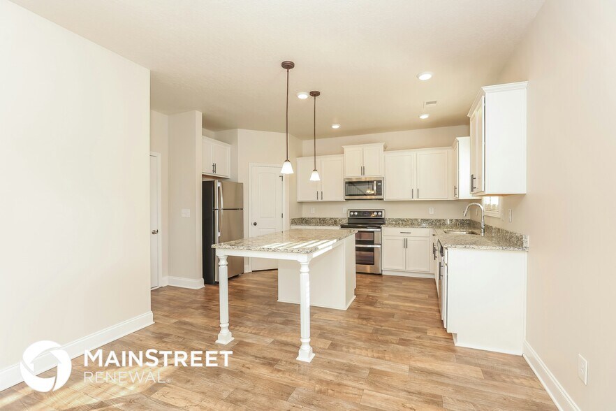 Building Photo - 2230 Pathfinder Dr